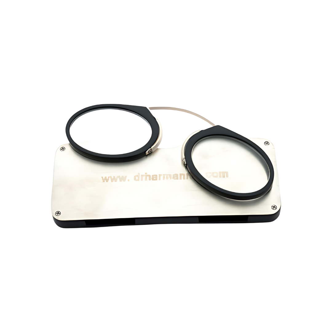 Optical Duniya Closeup of someone holding Dr. Harmanns reading glasses Originali